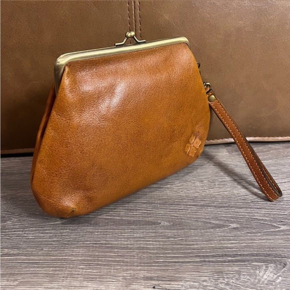 PATRICIA NASH Chesnut Brown Savena Burnished Tooled Leather Kiss-Lock Wristlet - Picture 8 of 12